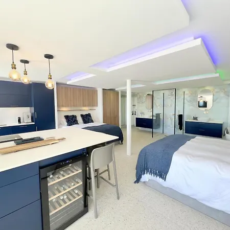 210, Heliopolis Ab, Village Naturiste * Agde